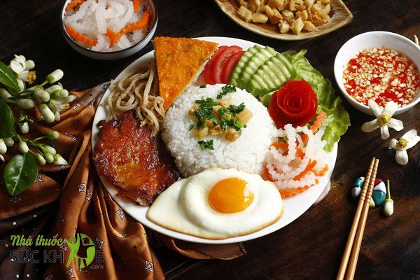 Cơm tấm sườn chả