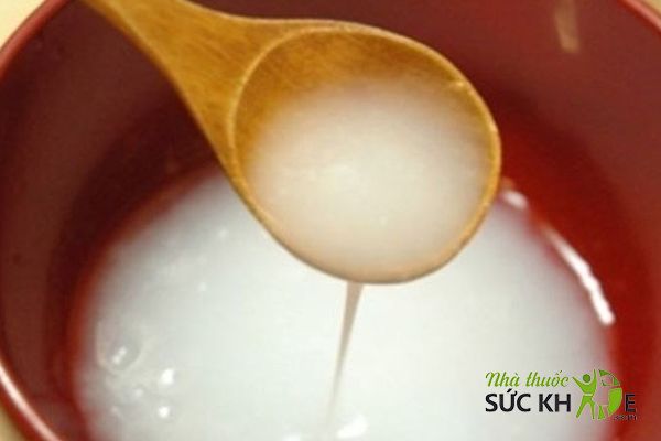 Không nên pha sữa công thức với cháo