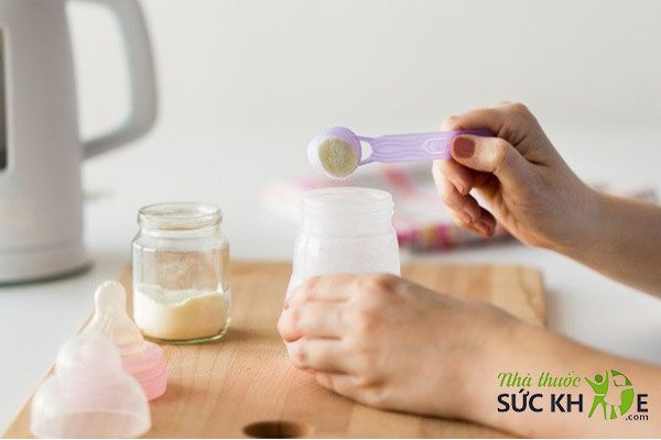 Sữa công thức giàu dưỡng chất, dùng cho trẻ sơ sinh và trẻ nhỏ