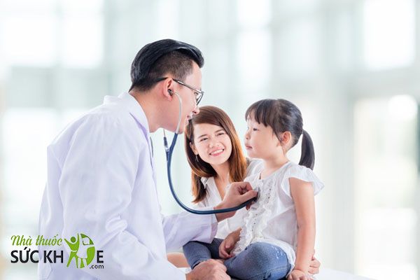 Hỏi ý kiến bác sĩ trước khi dùng cho bé