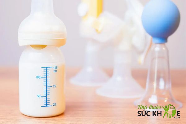 Cho bé ăn sữa công thức giúp mẹ có nhiều thời gian để phục hồi