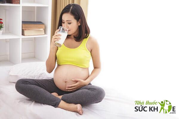 Bà bầu nên uống sữa non để hỗ trợ sức khỏe cho cả mẹ và bé