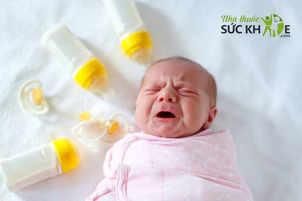 Đổi từ từ sữa c&ocirc;ng thức cho b&eacute;