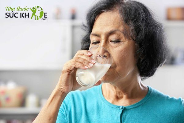 Uống mỗi ng&agrave;y từ 1- 3 cốc sữa non cho người tiểu đường