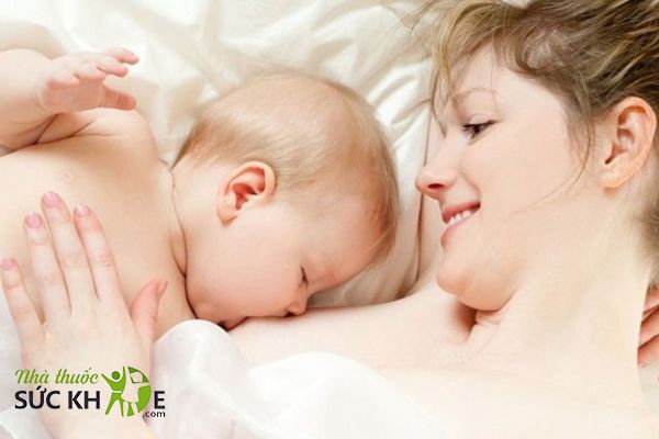 Trẻ tự bỏ bú, ngủ trong lúc bú