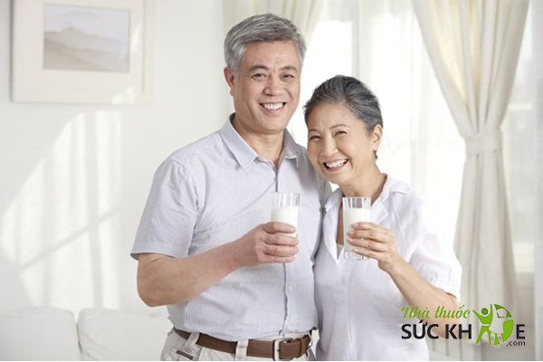 Sữa non cải thiện dấu hiệu tuổi tác