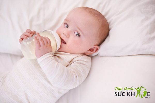 Mẹ có thể cho bé uống sữa phát triển toàn diện ngay từ giai đoạn sơ sinh