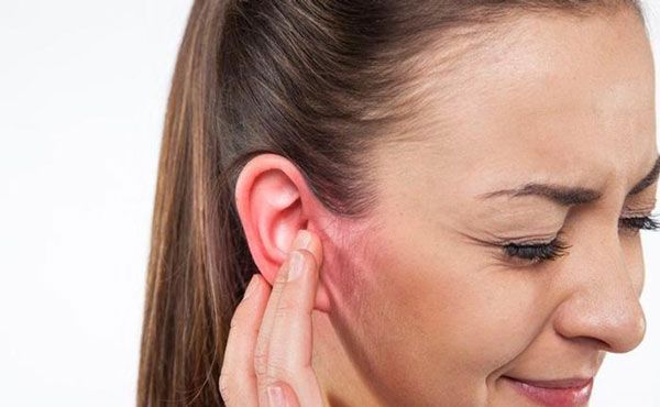Căng thẳng c&oacute; thể l&agrave; nguy&ecirc;n nh&acirc;n nổi mụn trong tai