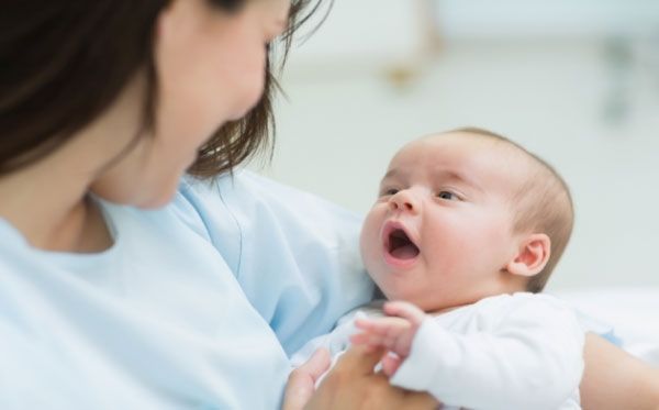 Tại sao n&ecirc;n trị ho cho trẻ sơ sinh bằng dầu tr&agrave;m?