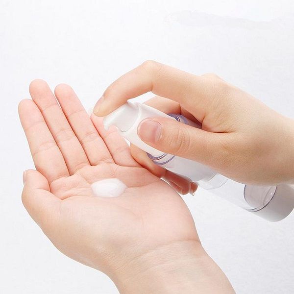 Emulsion thay thế được kem l&oacute;t khi trang điểm&nbsp;