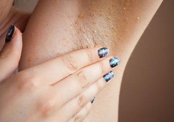 C&aacute;ch trị l&ocirc;ng mọc ngược ở ch&acirc;n tại nh&agrave;