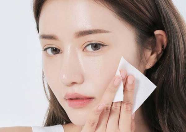 Sử dụng giấy thấm dầu