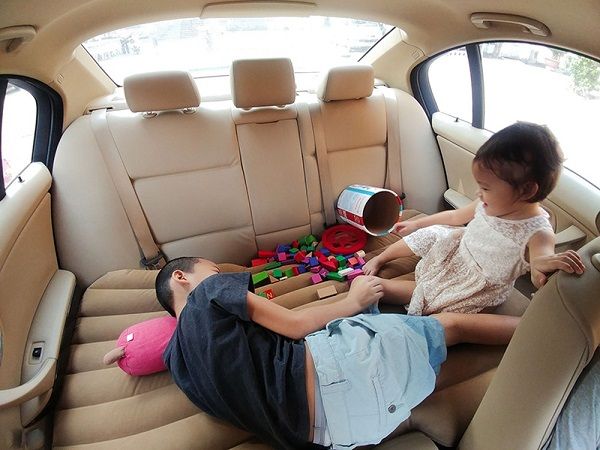 Ph&acirc;n t&aacute;n sự ch&uacute; &yacute; của trẻ