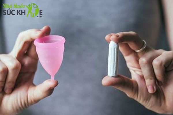 Sử dụng cốc nguyệt san loại bỏ m&ugrave;i h&ocirc;i kh&oacute; chịu v&agrave;o ng&agrave;y đ&egrave;n đỏ