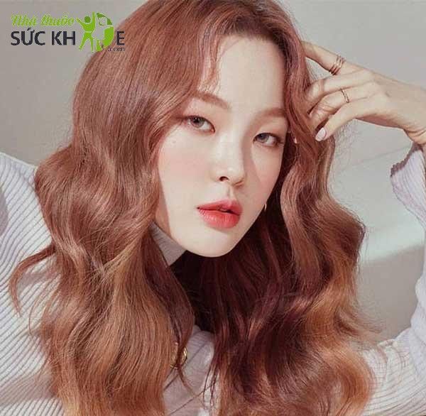 Kh&ocirc;ng n&ecirc;n gội đầu ngay sau khi nhuộm t&oacute;c từ salon về