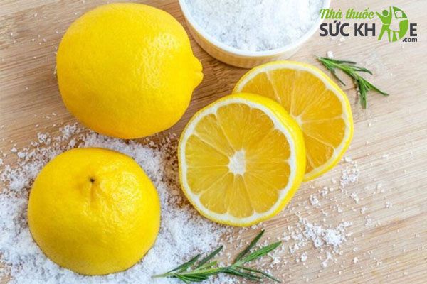 C&aacute;ch trị th&acirc;m n&aacute;ch bằng chanh v&agrave; muối