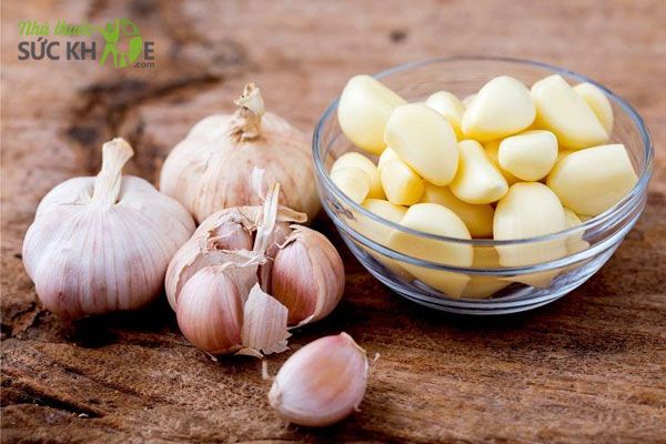 Hướng dẫn c&aacute;ch tẩy nốt ruồi bằng tỏi tại nh&agrave; hiệu quả v&agrave; an to&agrave;n