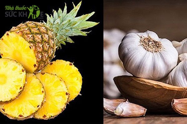 Tẩy nốt ruồi bằng tỏi v&agrave; dứa