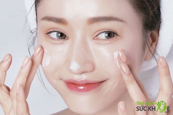 v&igrave; sao cần sử dụng kem dưỡng ẩm cho da hỗn hợp thi&ecirc;n dầu