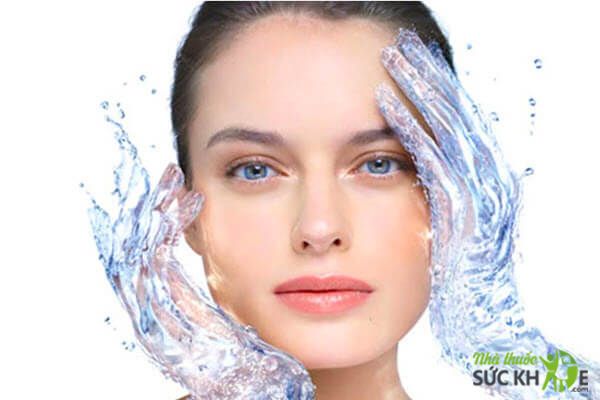 kem dưỡng ẩm tốt cho da hỗn hợp c&oacute; kết cấu mỏng, mịn v&agrave; dễ thấm
