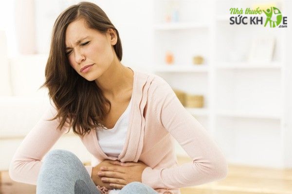 Người bị vi&ecirc;m lo&eacute;t dạ d&agrave;y