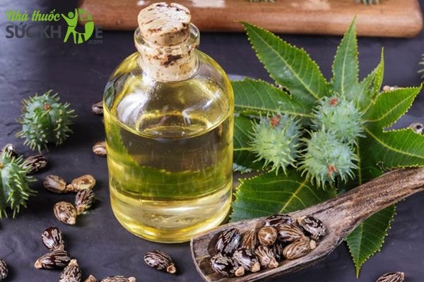 C&aacute;ch l&agrave;m nước tẩy trang thi&ecirc;n nhi&ecirc;n bằng thầu dầu