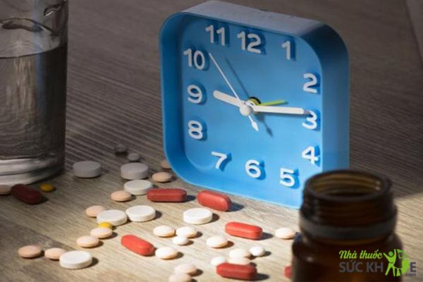 Vitamin tổng hợp n&ecirc;n uống l&uacute;c n&agrave;o?