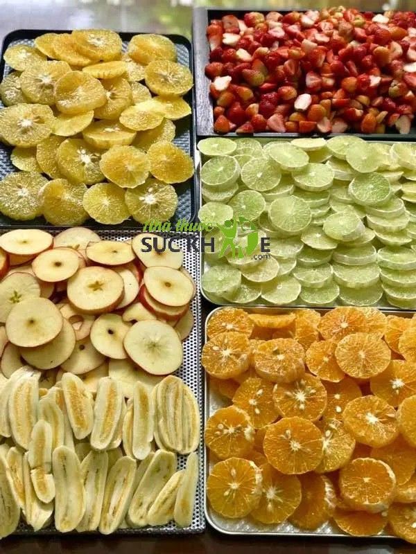 Hoa quả gọt vỏ v&agrave; th&aacute;i l&aacute;t 
