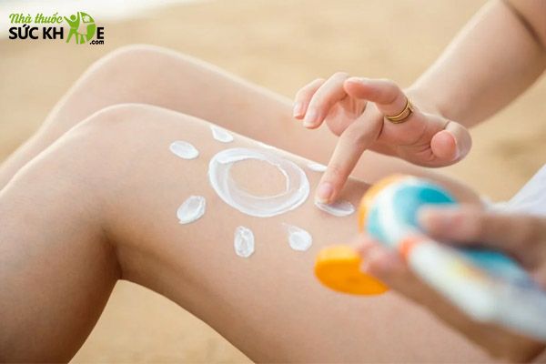 B&ocirc;i lượng kem chống nắng vừa đủ