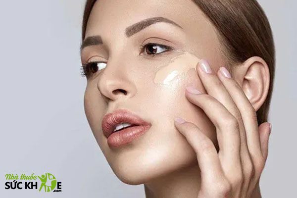 B&ocirc;i kem n&acirc;ng tone trước hay sau kem chống nắng