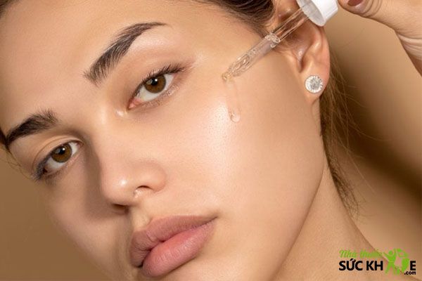 Serum dưỡng da chống l&atilde;o h&oacute;a hay c&ograve;n gọi l&agrave; huyết thanh ở dạng lỏng