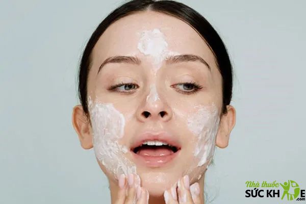 Sữa rửa mặt được c&aacute;c chuy&ecirc;n gia da liễu h&agrave;ng đầu khuy&ecirc;n d&ugrave;ng
