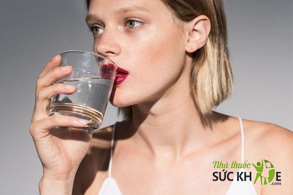 Uống Collagen dạng nước đ&uacute;ng c&aacute;ch gi&uacute;p b&ugrave; đắp h&agrave;m lượng Collagen thiếu hụt của cơ thể mỗi ng&agrave;y