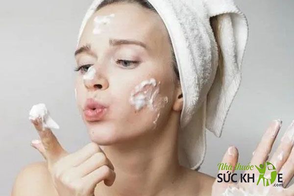 Kh&ocirc;ng chứa nhiều hạt tẩy da chết