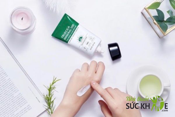 Kem chống nắng h&agrave;n quốc cho da dầu mụn Some By Mi Trucica Mineral