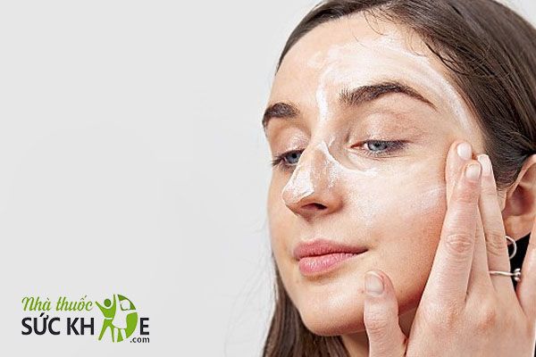Khả năng chống tr&ocirc;i v&agrave; chống thấm mồ h&ocirc;i chưa tốt
