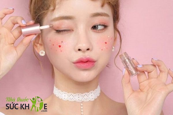 Kem chống nắng trang điểm tạo lớp nền mịn m&agrave;ng, đều m&agrave;u
