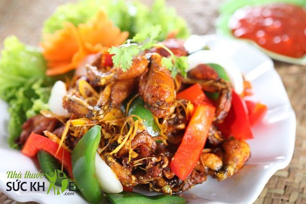 Ếch x&agrave;o ớt chu&ocirc;ng