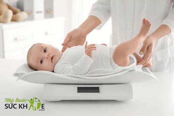 Trẻ chững c&acirc;n, chậm tăng c&acirc;n