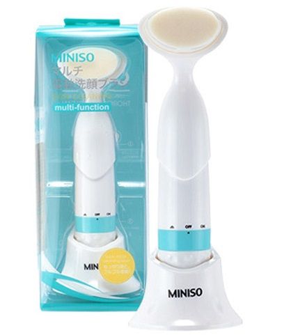 Máy rửa mặt Miniso giúp loại bỏ bụi bẩn, làm sạch lỗ chân lông