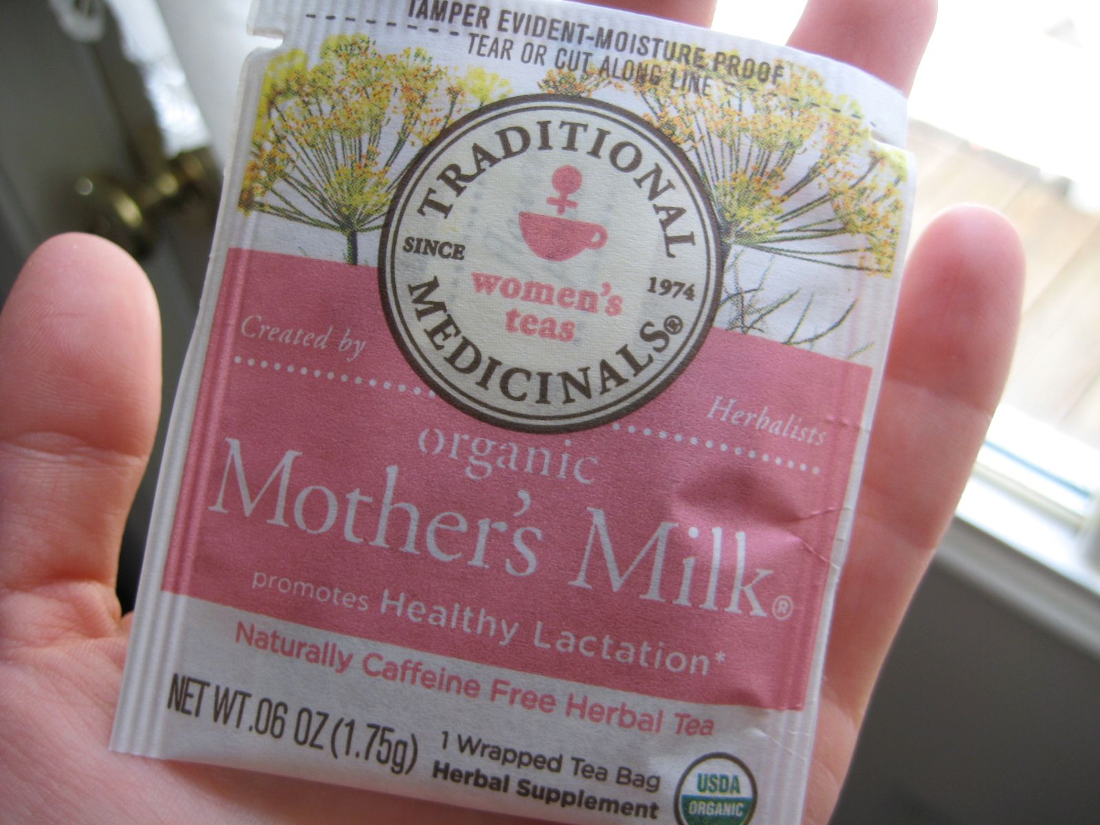 Trà lợi sữa organic mother's milk gồm 16 túi trà nhỏ
