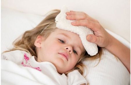 Siro hạ sốt Nurofen 2% của Đức sử dụng trong các trường hợp bé bị sốt do viêm họng, mọc răng, đau răng