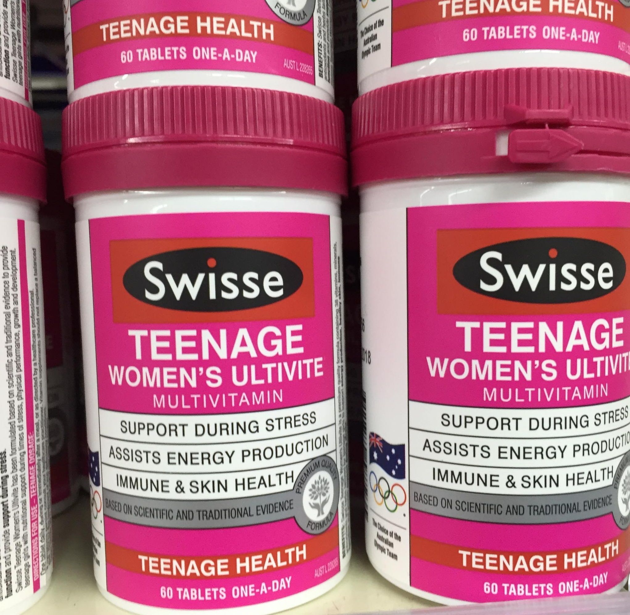 Swisse Teenage Women chứa 38 loại vitamin và khoáng chất, giúp đáp ứng nhu cầu dinh dưỡng, giúp duy trì sức khỏe cho nữ tuổi teen
