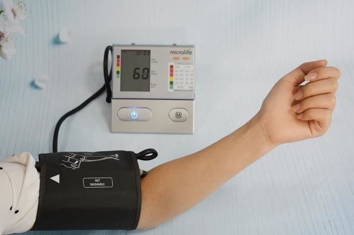 Máy đo huyết áp bắp tay Microlife BP A100 Plus 2