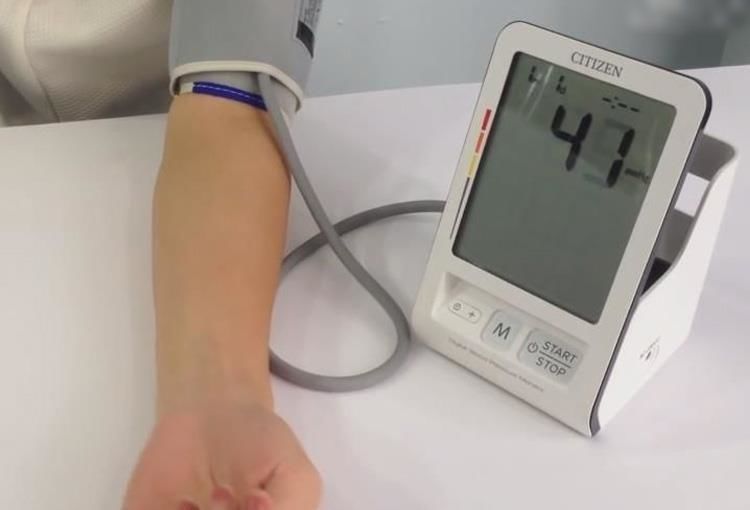 Máy đo huyết áp Citizen CH-456 sử dụng dễ dàng, thao tác đơn giản