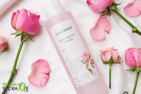 Nước hoa hồng Mamonde Rose Water Toner hỗ trợ cấp cẩm, giúp mịn da