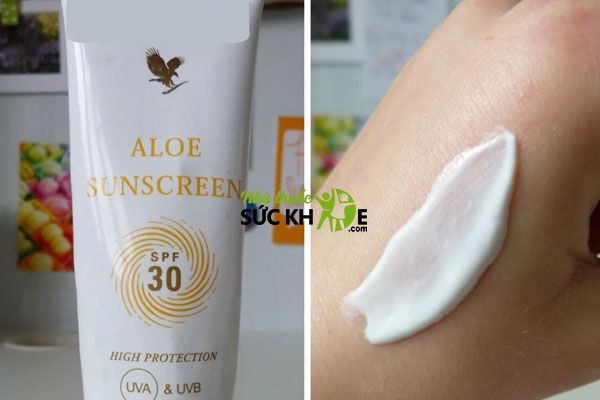 Aloe Sunscreen chứa chất gel lô hội ổn định tinh khiết, chất giữ ẩm, giúp duy trì sự cân bằng độ ẩm tự nhiên cho làn da
