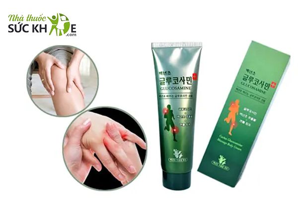 Massage nhẹ nhàng để dầu ngấm vào cơ, khớp