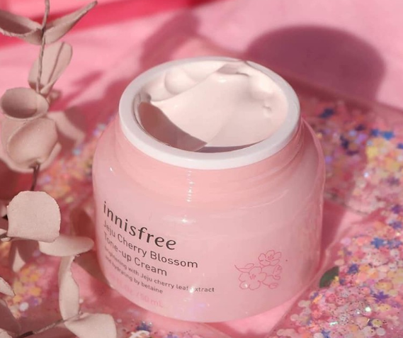 Kem dưỡng trắng da Innisfree Jeju Cherry Blossom Tone-up