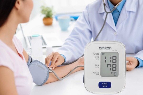 máy đo huyết áp Omron Hem-7120